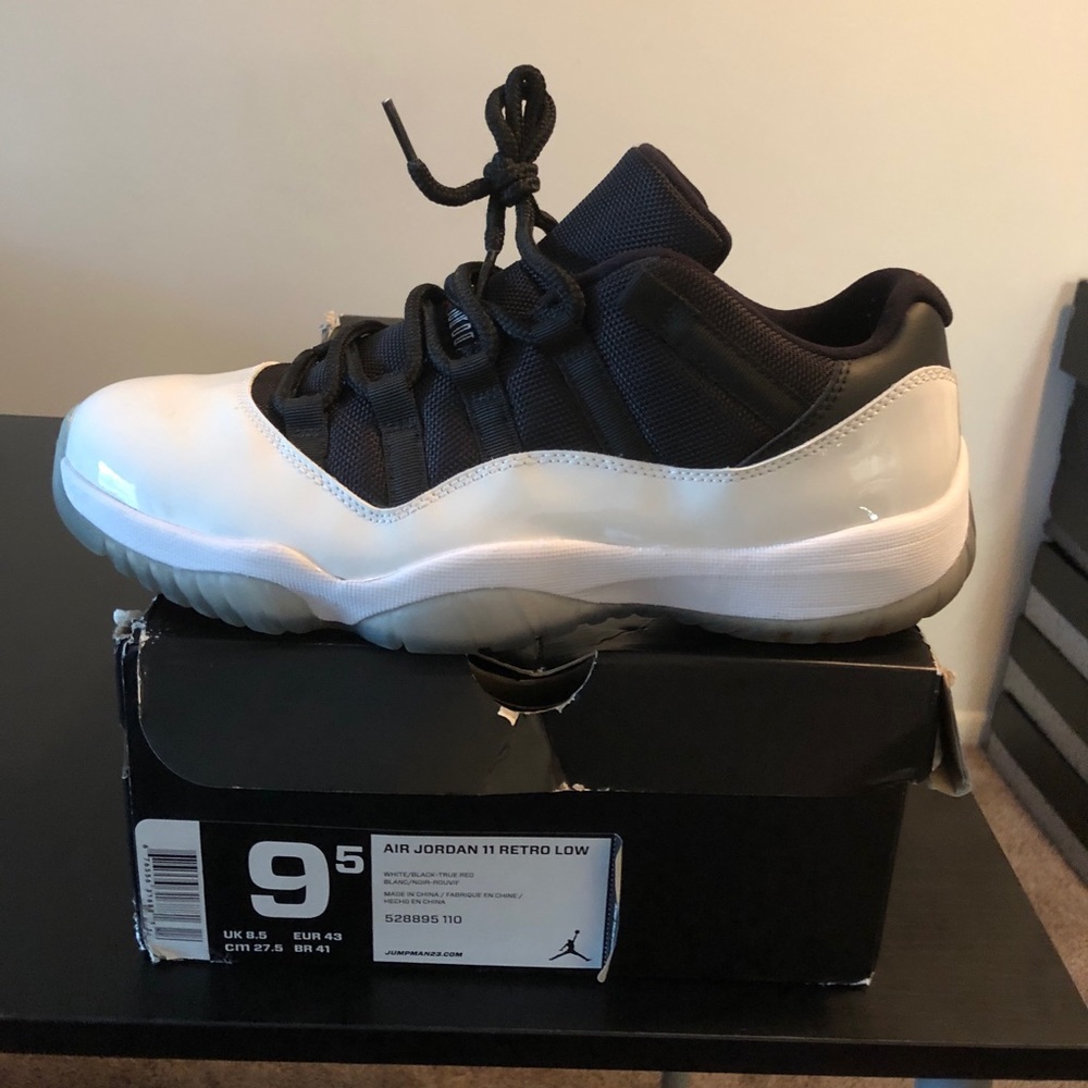 Clean, only wore once Air Jordan 11’s low